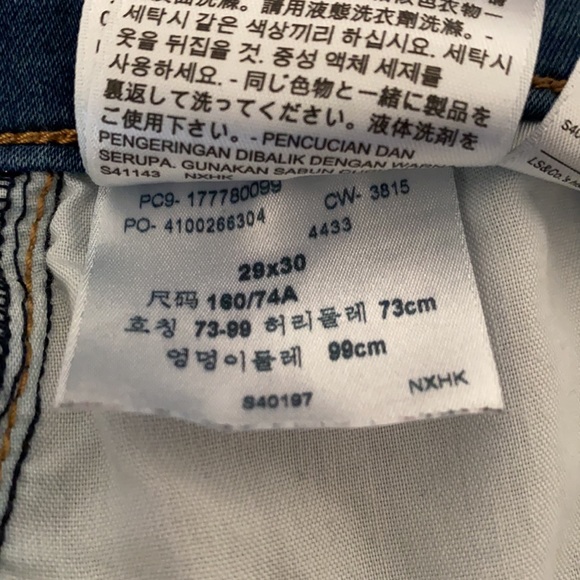 Levi’s - Picture 3 of 4